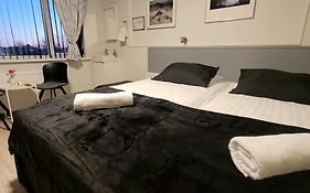 B&B 게스트하우스 - 베드 앤 브렉퍼스트 케플라비크 센터
